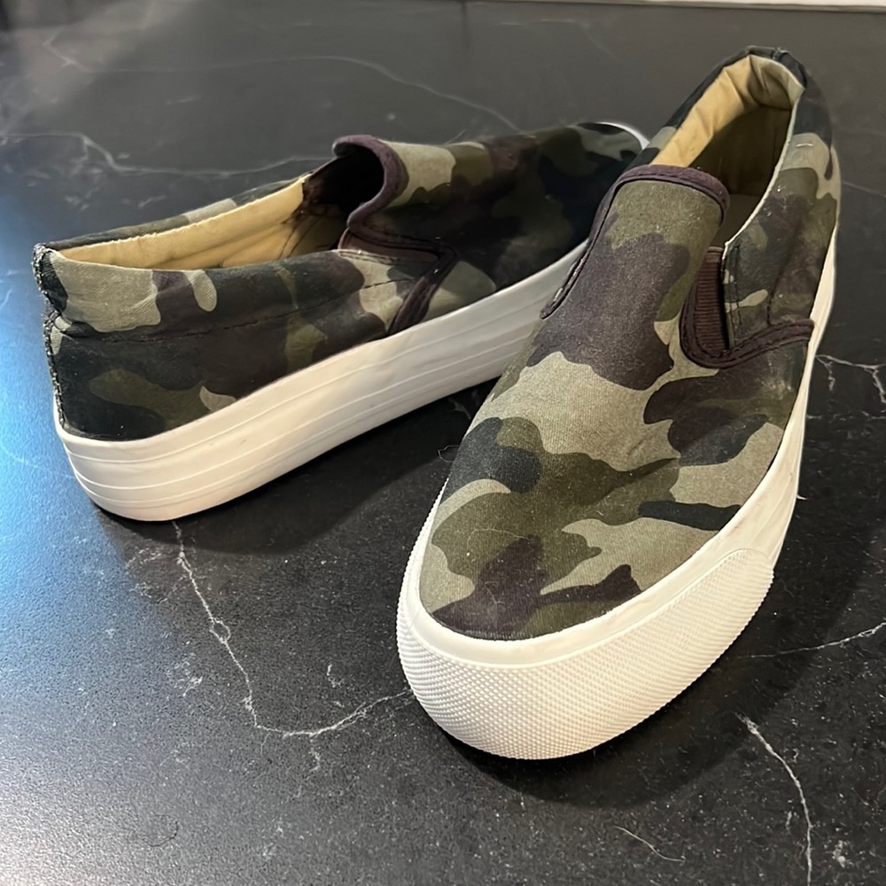 Like new camo slides